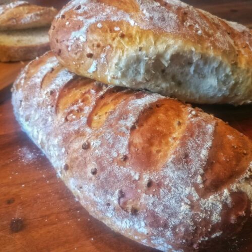 Luftige brød med skåret rug